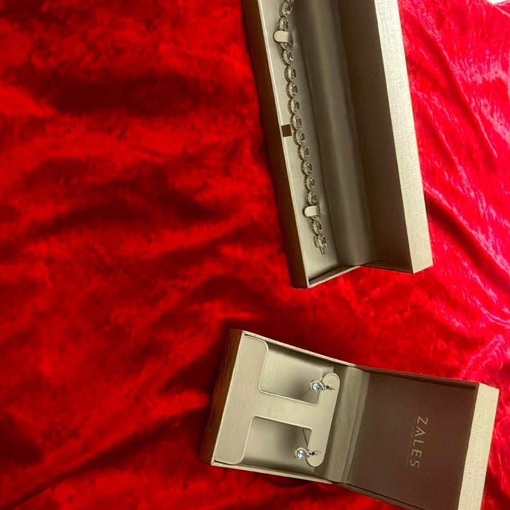 NEW Authentic Zales Aquamarine set of earrings, necklace and bracelet